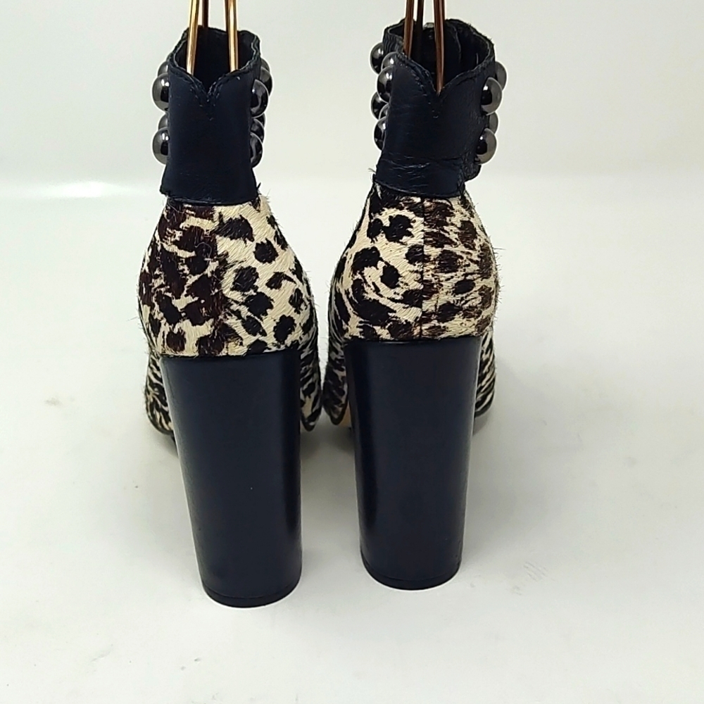 Fabulous Animal Print Platforms Size 5.5 - Picture 2 of 6